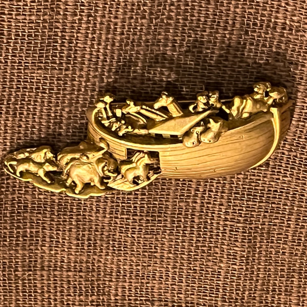 New old stock vintage Noah’s Ark signed AJC brooch pin - Picture 5 of 7